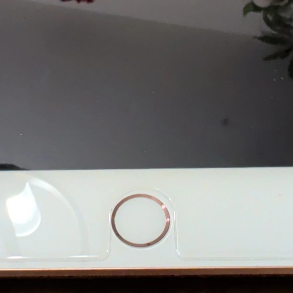 Apple iPad - 8th Generation - White/Gold